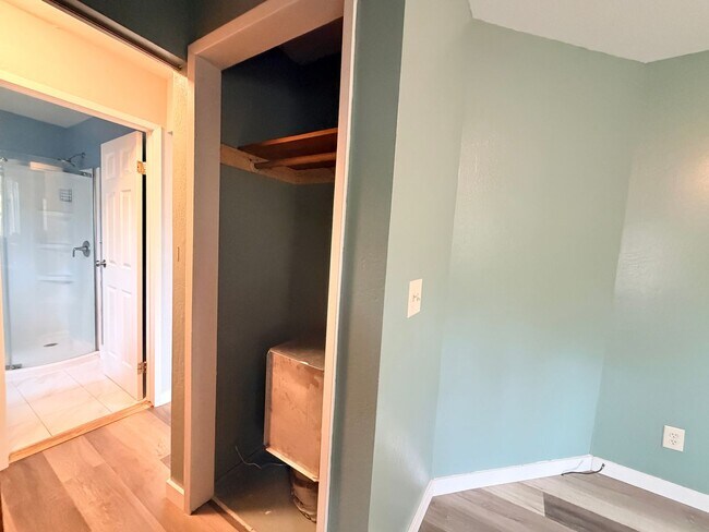 Building Photo - Serene 1-Bedroom Home with Privacy & Nature Views