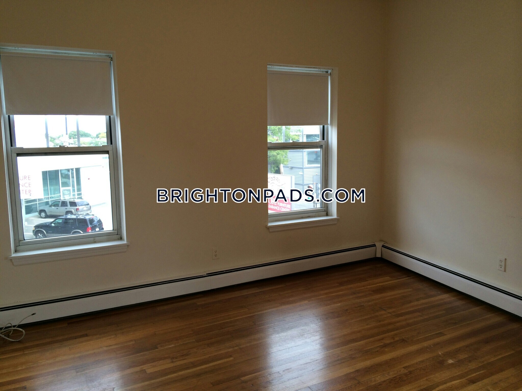 Building Photo - 164 N Beacon St