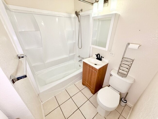 Building Photo - Del Mar Brick Ranch