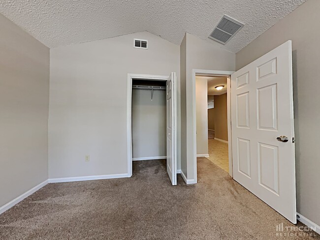 Building Photo - 3925 Hideaway Lane