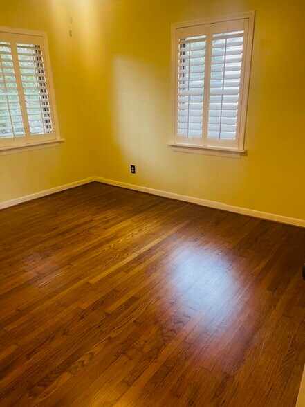 Building Photo - 401 E 56th St