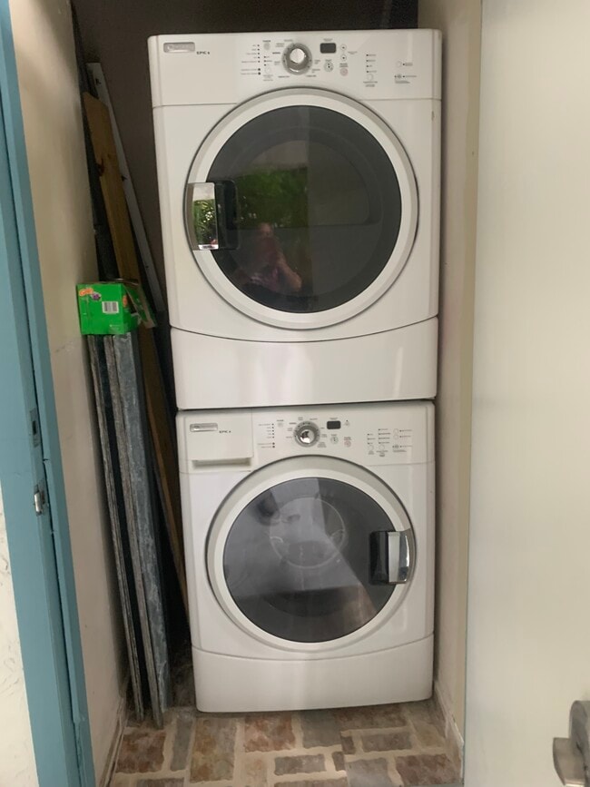 Washer/Dryer - 6602 SW 114th Ave