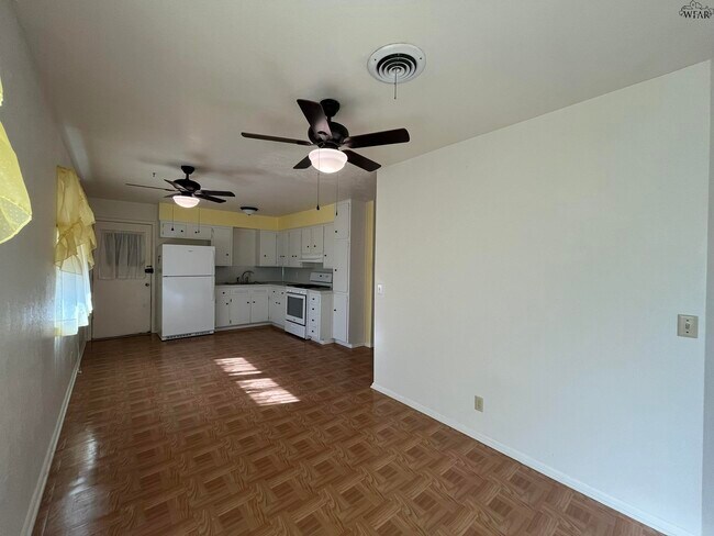 Building Photo - 4723 N Shore Dr