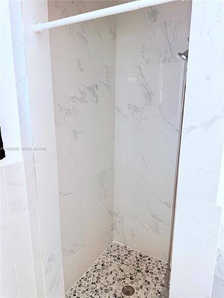 Building Photo - 824 SW 12th Ct