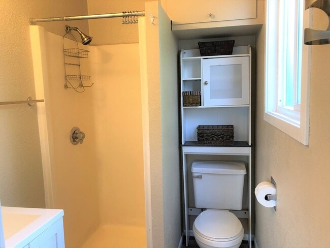 Building Photo - Duplex, walking distance to Grass Valley downtown