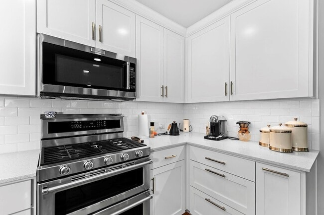 Building Photo - 3307 Garden Villa Ln