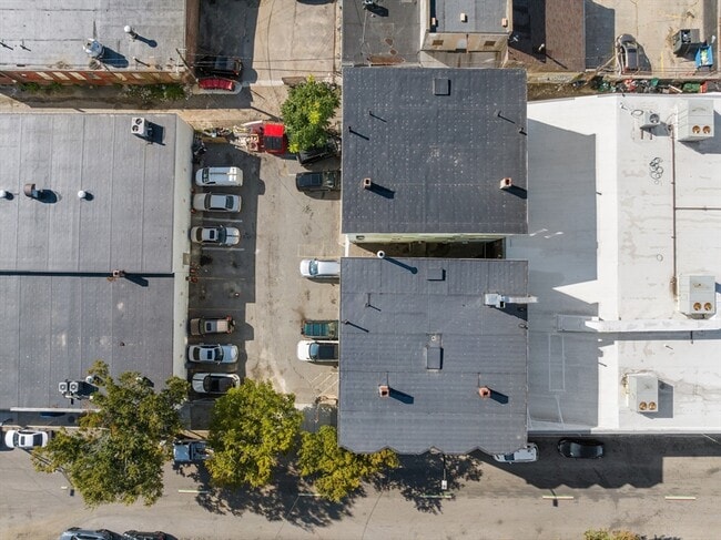 Building Photo - 50 Common St