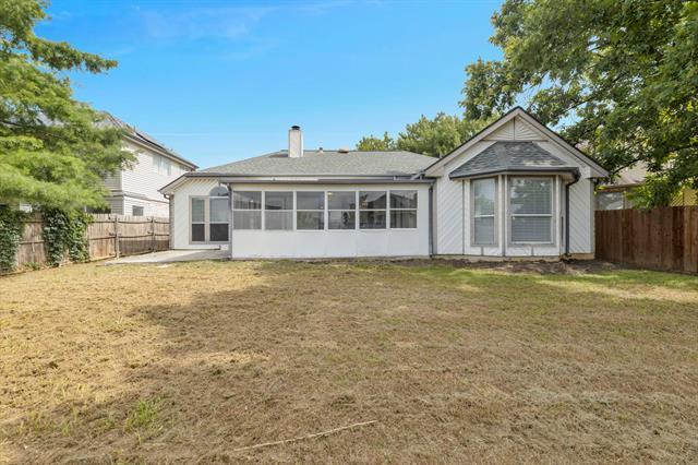 Building Photo - 245 SW Rand Dr
