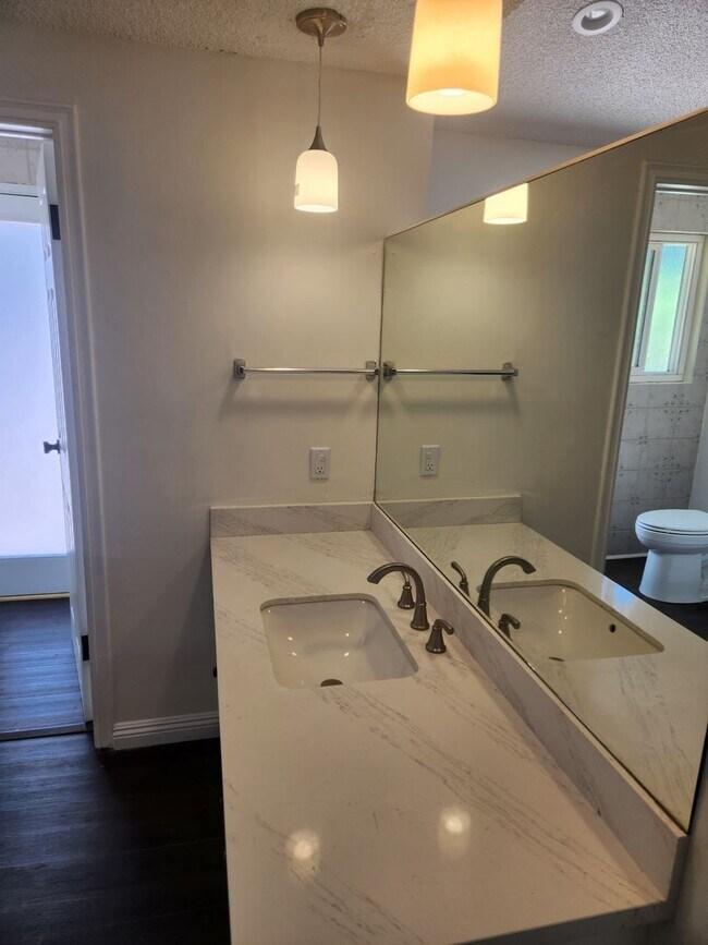 Building Photo - Gorgeous Newly Remodeled 4 Bedroom 2 Bath Home for Rent in West Hills