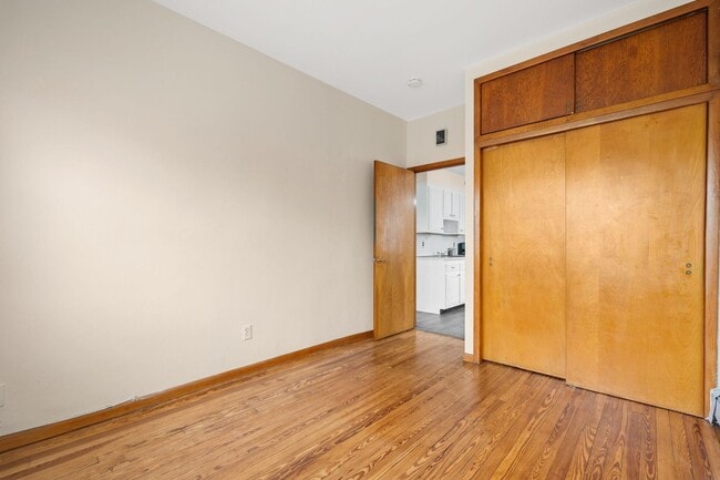 Building Photo - 39 W 51st St
