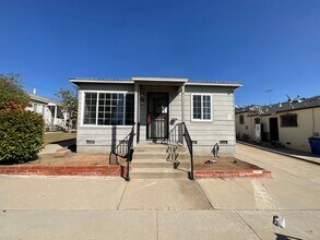 Building Photo - W Bevery Terrace