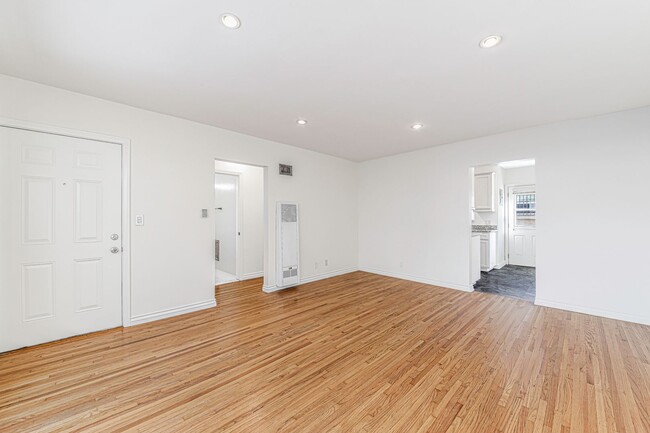 Interior Photo - 809 Flora Drive