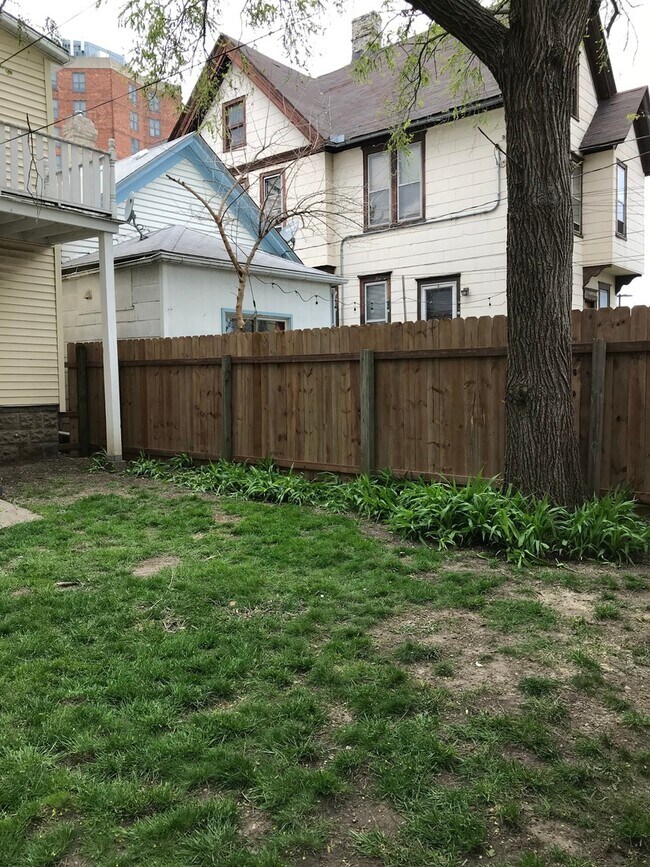Building Photo - 2350 S Howell Ave