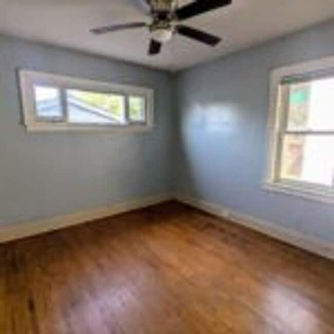 Building Photo - 1307 N 20th Ave E