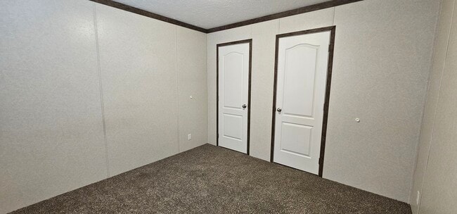 Building Photo - 261 Tulip Ln