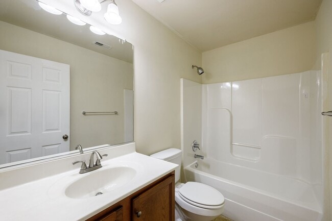 Building Photo - Recently Renovated 3 Bedroom Home in North...