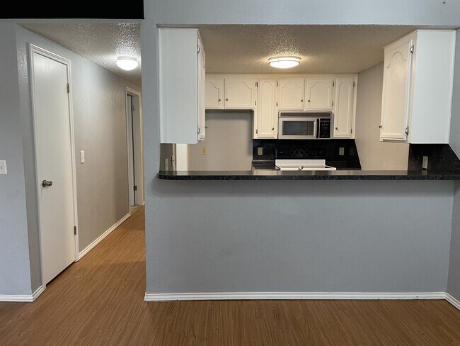 Building Photo - 2134 Lonnie Ln