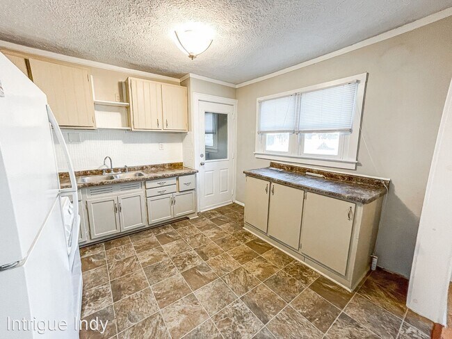 Building Photo - 2 br, 1 bath House - 2230 Woodlawn Ave