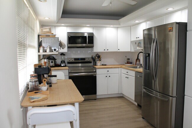 Building Photo - 3520 Oaks Way