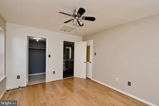 Building Photo - 3377 Lakeside View Dr