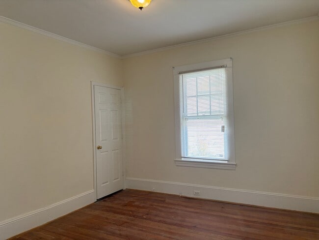 Building Photo - 2 Bedroom, 1 Bathroom House in High Point!