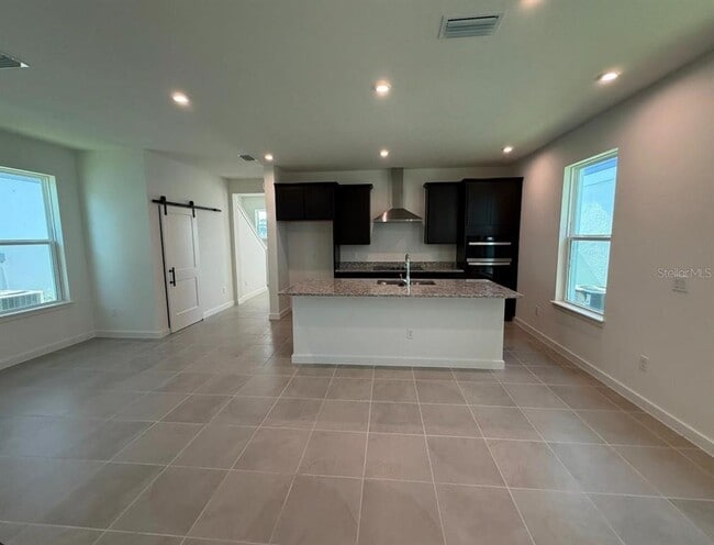 Building Photo - 2006 Education St