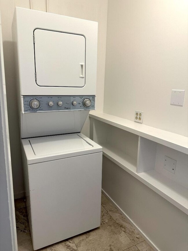 Building Photo - 204 Caldwell Ave