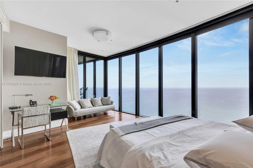 Building Photo - 18555 Collins Ave