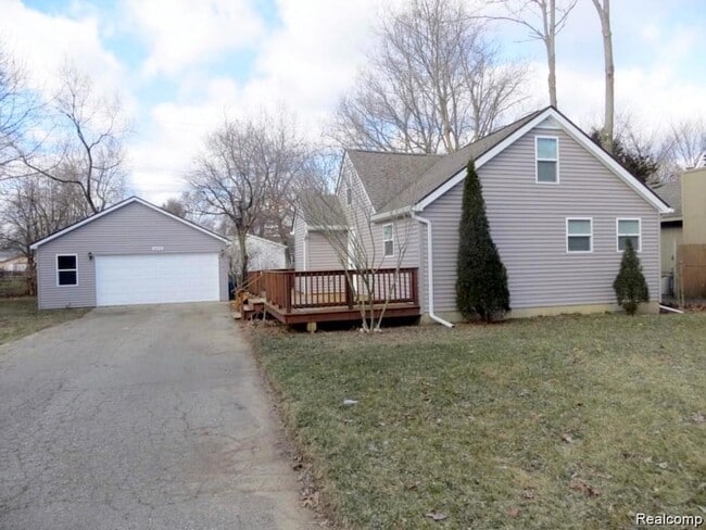 Building Photo - 4675 Lakeborn Dr