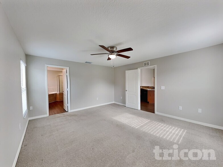 Building Photo - 113 Solis Dr