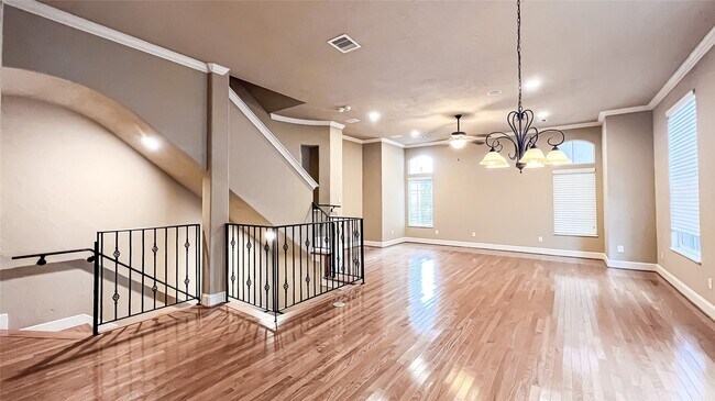 Primary Photo - 2418 Ralph St