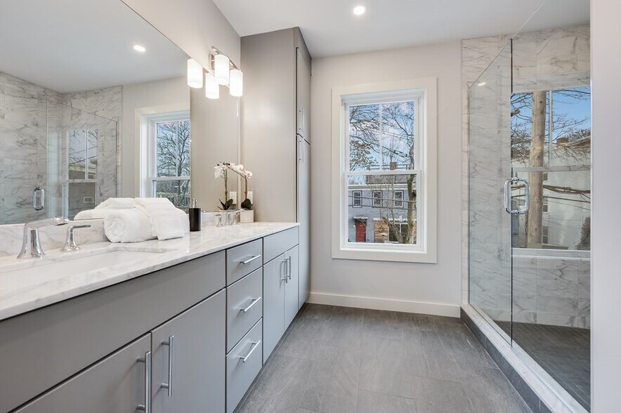 Building Photo - 11 Tufts St