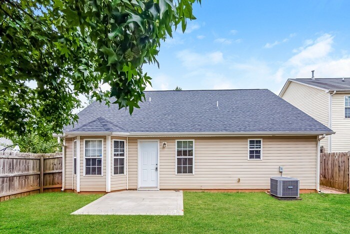 Building Photo - 9421 Dewey Dr