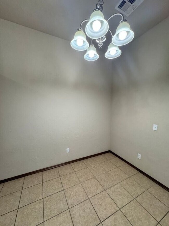 Building Photo - 15012 Kyle Dr
