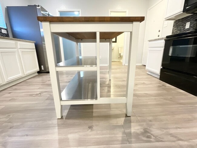 Building Photo - Outstanding 3 bedroom/2.5 bath home in established neighborhood just minutes from Lackland AFB an...