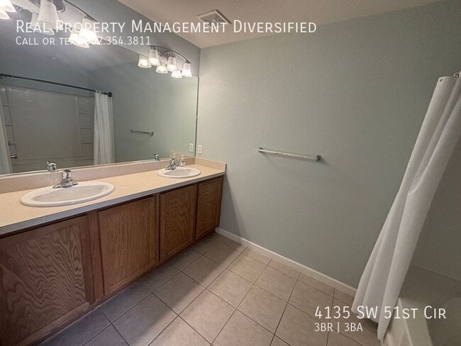 Building Photo - 4135 SW 51st Cir