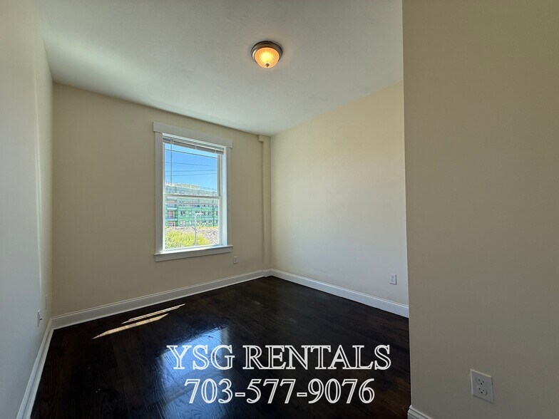 Building Photo - 17 Lambert Ave