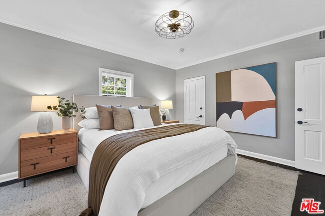 Building Photo - 560 Croft Ave