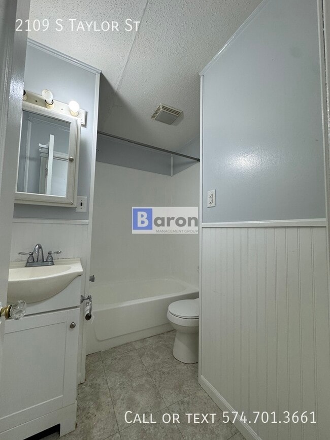 Building Photo - 2109 S Taylor St