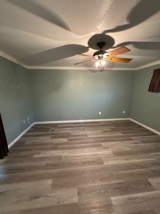 Building Photo - Beautiful Home in the Heart of Hemet