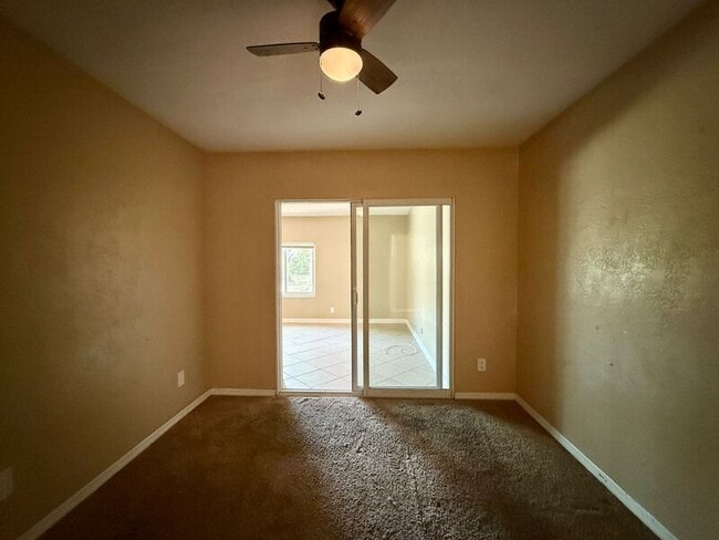 Building Photo - 2565 Granada Cir W