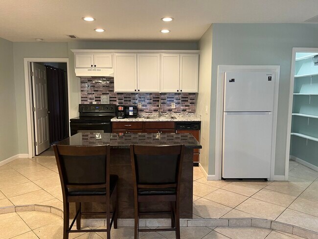 Building Photo - 491 SW Curtis St