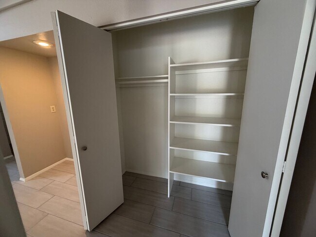 Building Photo - Newly Remodeled Glendale Home