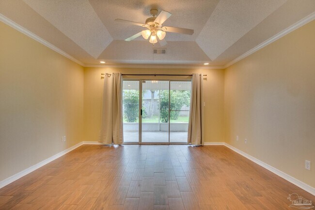 Building Photo - 2042 Hamilton Crossing Dr