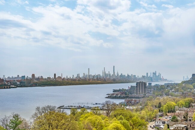 Building Photo - 100 Old Palisade Rd