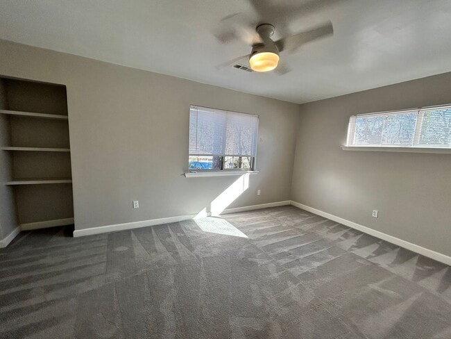 Building Photo - Charming & Spacious 3 Bed | 2 Bath Home | Updated w Large Yard!