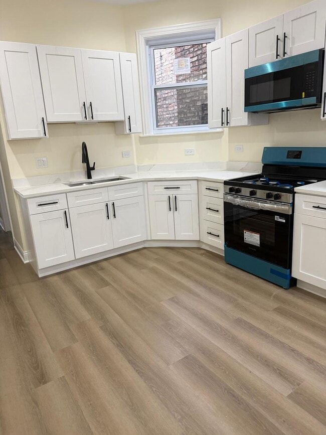 Building Photo - 5617 S Laflin St