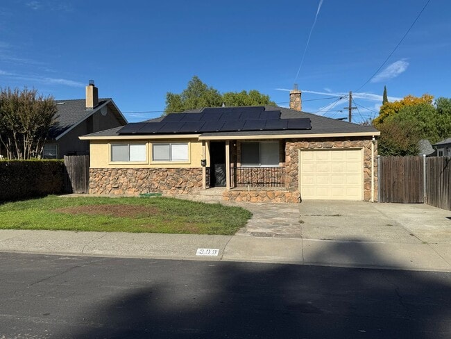 Building Photo - 3 BD/ 1BATH HOUSE LOCATED NEAR DOWNTOWN VA...