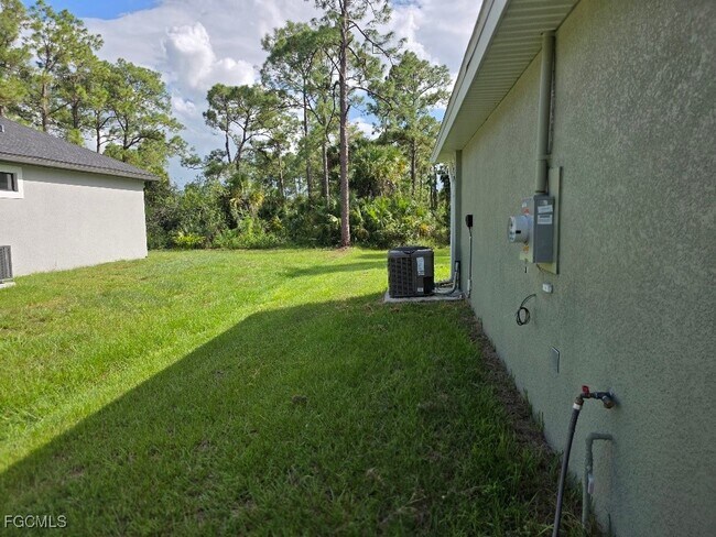 Building Photo - 1597 Rugby Cir