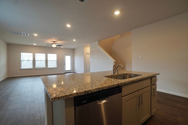Building Photo - 115 Bethpage Dr